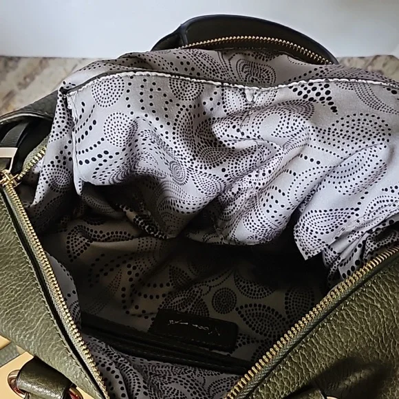 Moda Luxe Gently used olive green crossbody/satchel. Lots of pockets & roomy! - Picture 5 of 5